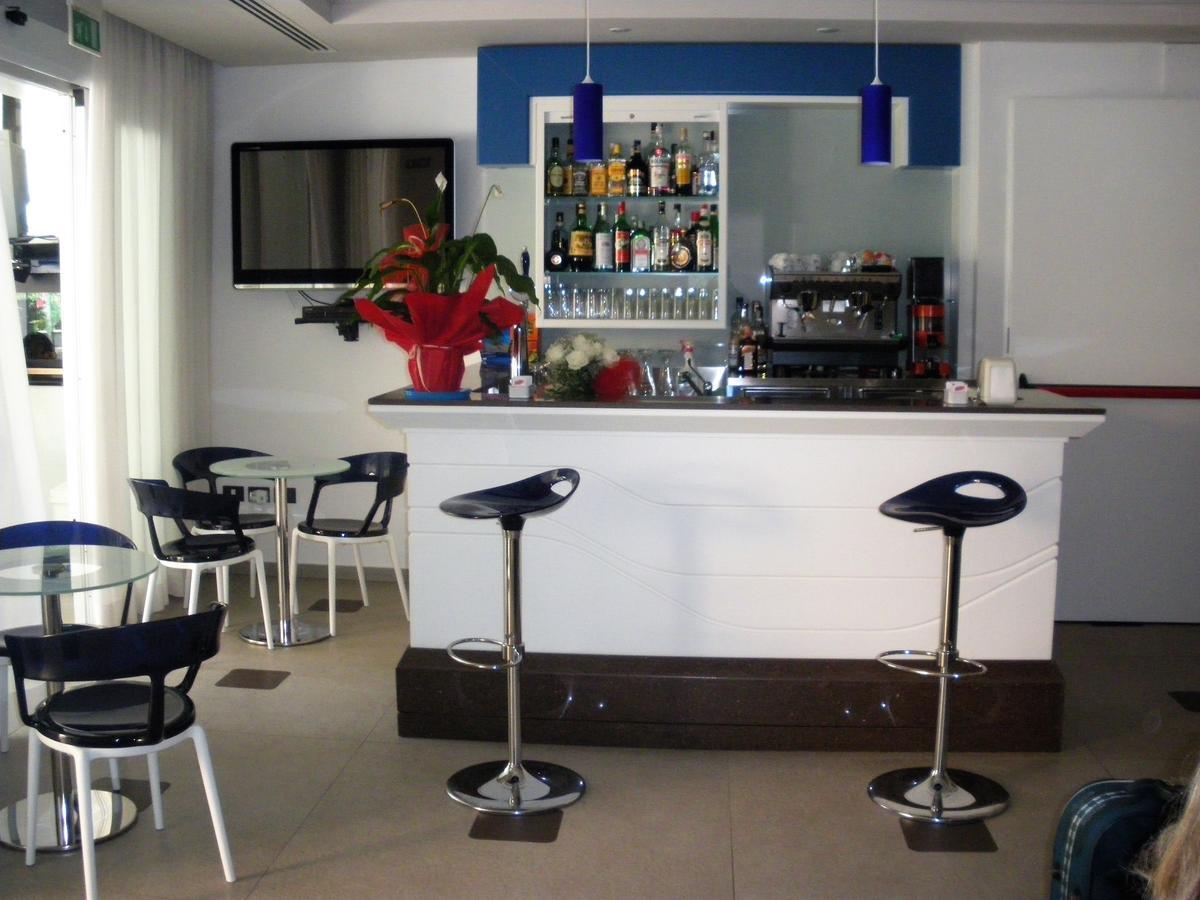 Hotel Amedeo Misano Adriatico Exterior photo