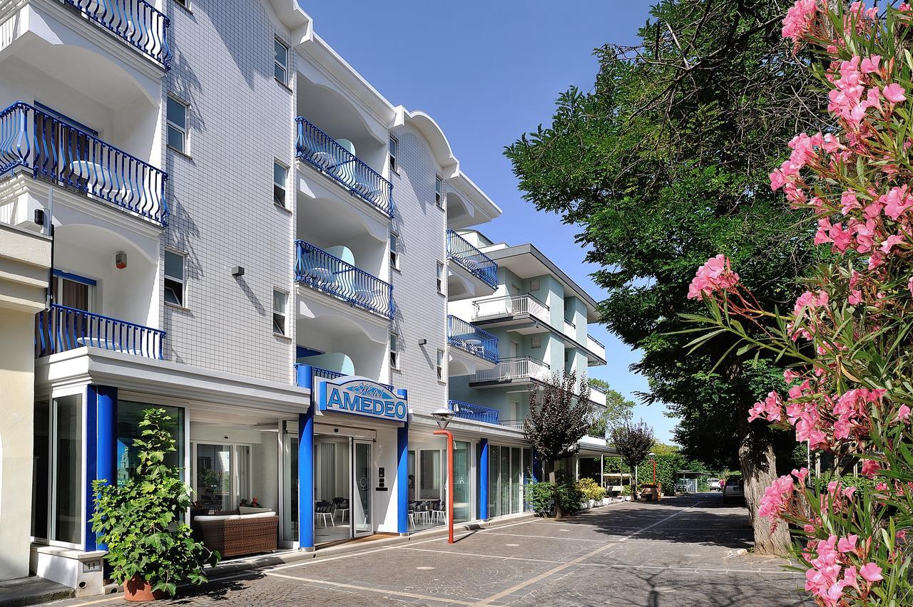 Hotel Amedeo Misano Adriatico Exterior photo